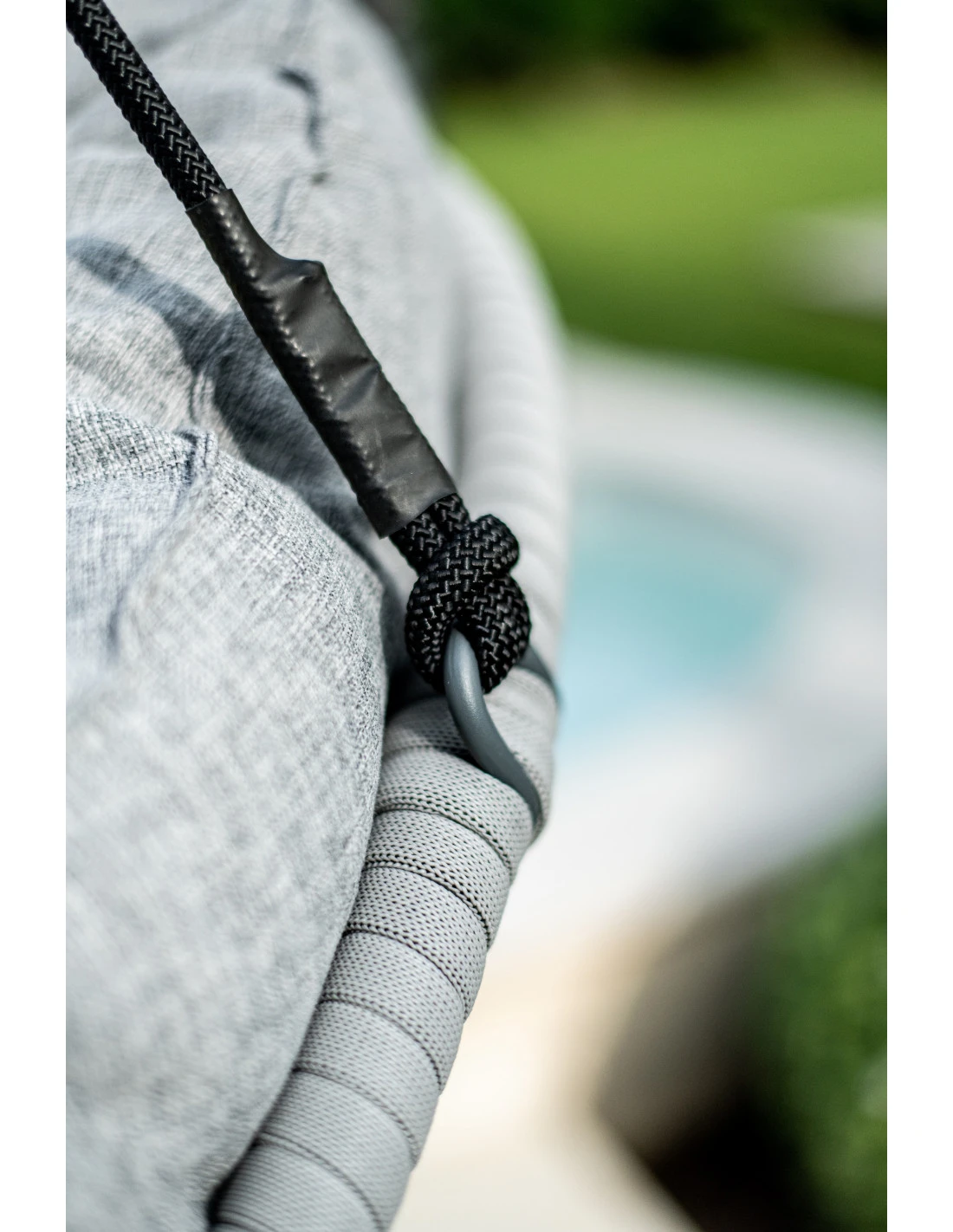 Fauteuil Suspendu Œuf OVO - Acier Et Résine Tressée 5 Fauteuil Suspendu Œuf OVO - Acier Et Résine Tressée – Image 3